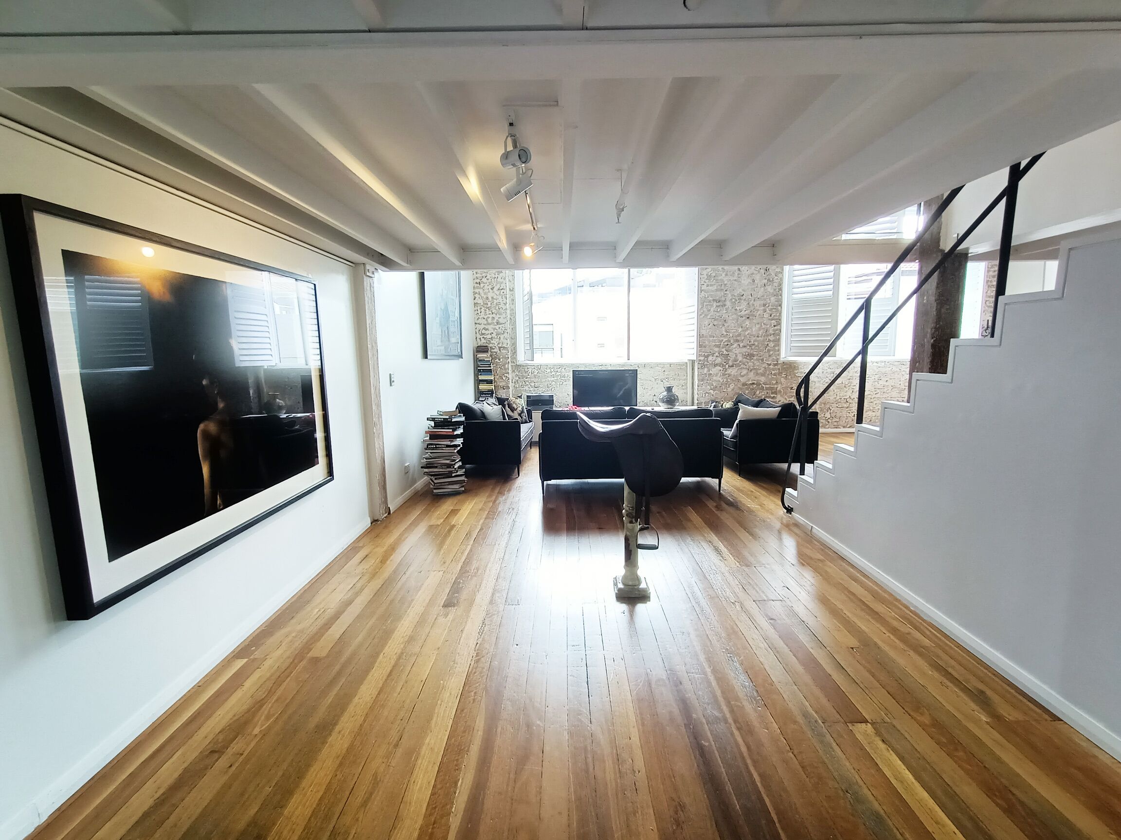 Superb Warehouse Conversion - 2 Bedrooms | 1.5 Bathrooms | Parking — image 2