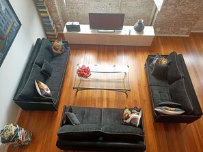 Living area - Superb Warehouse Conversion - 2 Bedrooms | 1.5 Bathrooms | Parking (Darlinghurst)