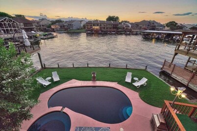 Lakefront Retreat with Pool, Spa, Golf, Fishing,  Boat slip, Kayaks & Marina