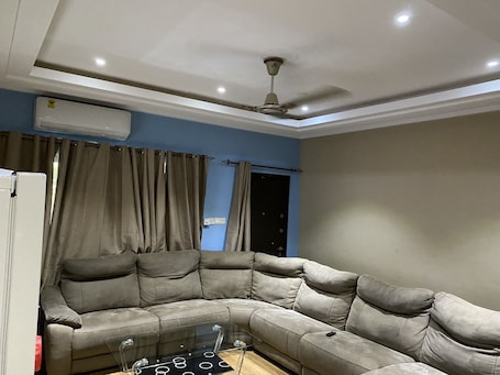 TV, fireplace, stereo