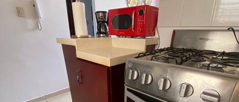 Micro-ondes, grille-pain