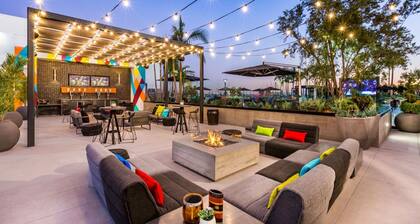 ★Smart & Luxurious★ ~ Mins to Disney ~ ♛Queen beds