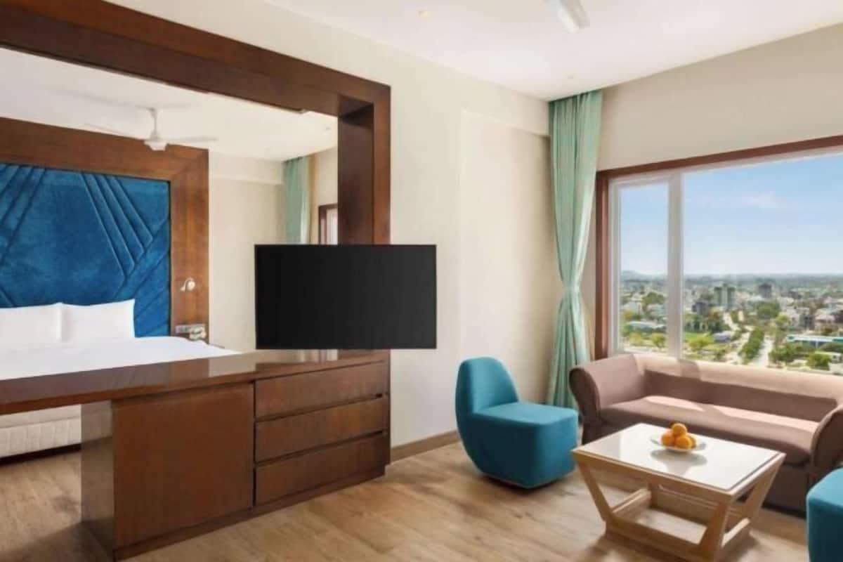 Premium bedding, memory foam beds, minibar, in-room safe