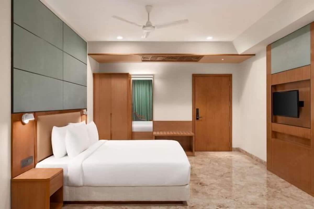 Premium bedding, memory foam beds, minibar, in-room safe