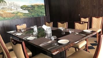 Breakfast served, local and international cuisine, alfresco dining