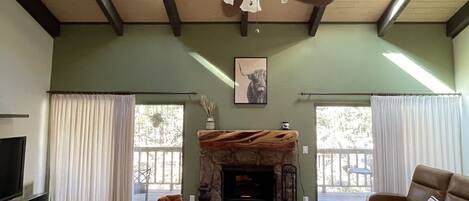 Televisión, chimenea