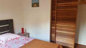 2 habitaciones, cuna de viaje, wifi y ropa de cama 