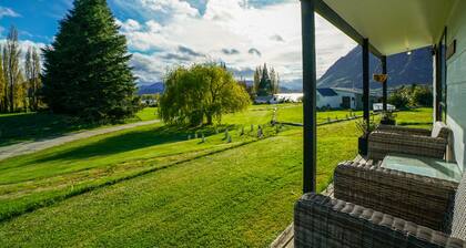 Glendhu Station Cottage - Glendhu Bay Holiday Home