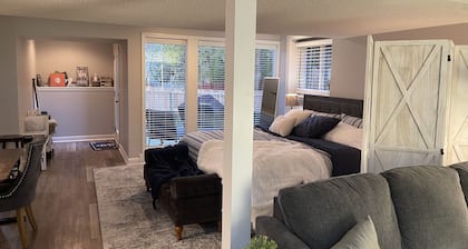 Private Entry, Kng Sz Bed, Kitchenette, Pets Welcm, Cozy, completely separate!