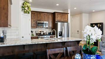 Townhome, 3 Bedrooms | Private kitchen | Fridge, oven, coffee/tea maker, toaster