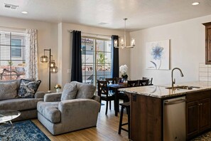 Townhouse, 3 soverom | Oppholdsområde | Smart-TV