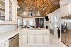 Unclassified image, 5 of 50, button - The Meadows-Mallory Square North |Community Pool |Mins to Gulf Beaches |Gourmet Kitchen |Boat Dock (Pensacola)