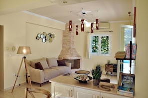 Flat-screen TV, fireplace, DVD player
