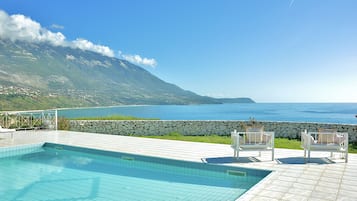 Outdoor pool, sun loungers