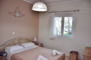 2 bedrooms, in-room safe, travel cot, free WiFi