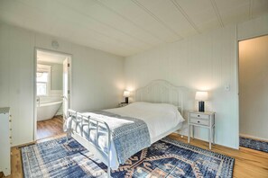 2 Schlafzimmer, Schreibtisch, Bügeleisen/Bügelbrett, Reisekinderbett