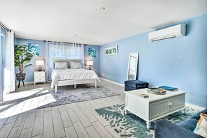 3 bedrooms, iron/ironing board, travel cot, Internet - Waterfront Bradenton Home: Heated Pool & Fire Pit (Bradenton)