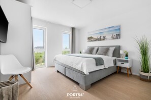 3 bedrooms, desk, travel crib, free WiFi