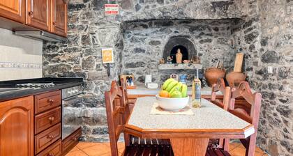 Casa do Pombal, a Home in Madeira