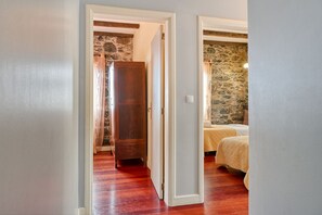 4 quartos, ferros/tábuas de passar roupa, Wi-Fi de cortesia