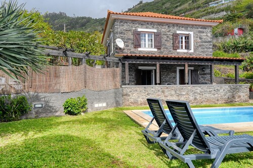 Casa do Pombal, a Home in Madeira