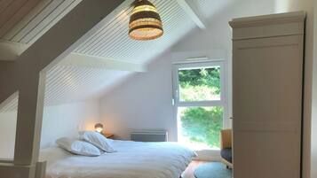 3 bedrooms, iron/ironing board, travel crib, free WiFi