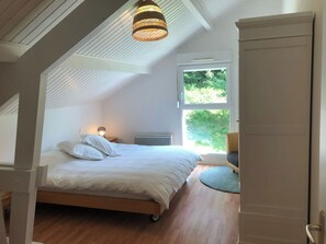 3 bedrooms, iron/ironing board, travel crib, free WiFi