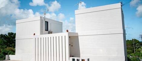 المنشأة من الخارج