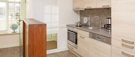 Frigorífico, horno y lavavajillas