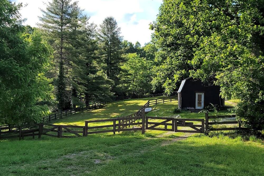Rustic Farm Stay in a Hendersonville Studio!