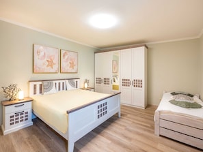 2 bedrooms, WiFi, bed sheets