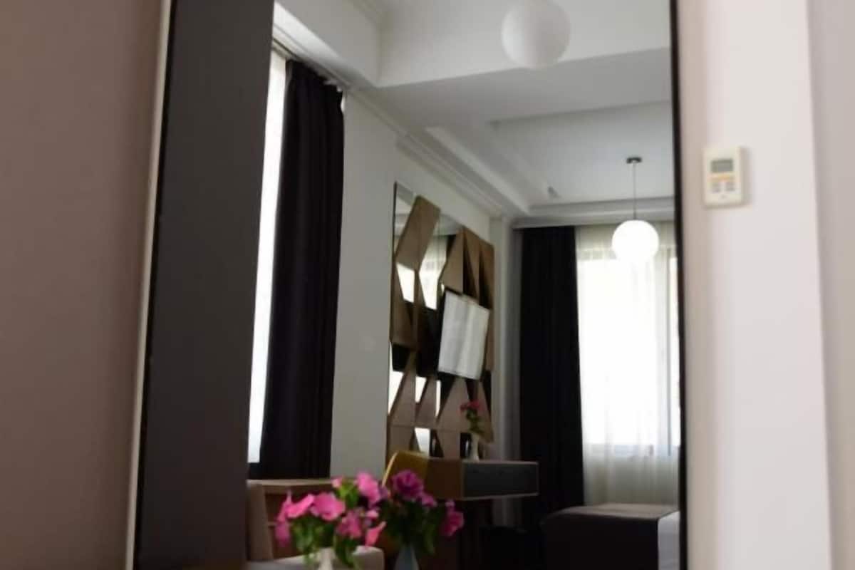 deluxe double or twin room | living area