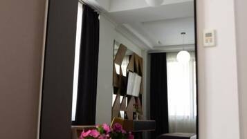 Deluxe-Doppel- oder -Zweibettzimmer | Wohnbereich