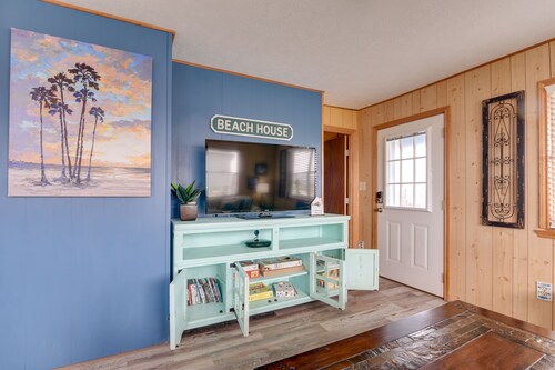 1/2 Mi to Gulf: Family Home in Crystal Beach!