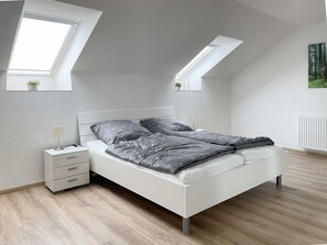 2 Schlafzimmer, Reisekinderbett, WLAN, Bettwäsche