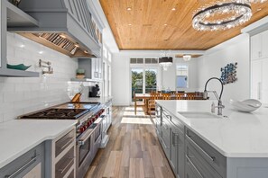 Fridge, microwave, oven, stovetop - 🐬🐟 The Life Aquatic | Pool | Golf Cart | Rooftop Gulf Views | Free Excursions! (Destin)