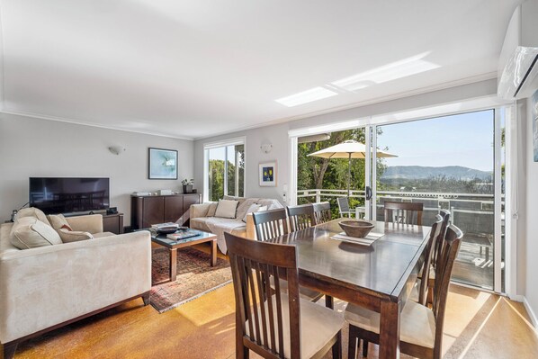 Televisión, chimenea, impresora