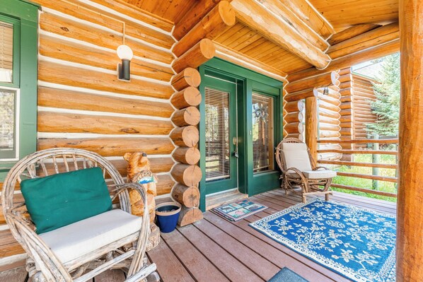 House (3 Bedrooms) | Exterior