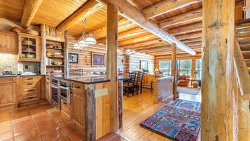 House (3 Bedrooms) | Property amenity