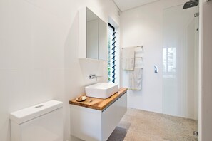 Bathtub, hair dryer, towels