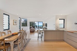 Dining - Magnificent 3BR Bronte Holiday House with Views (Bronte)