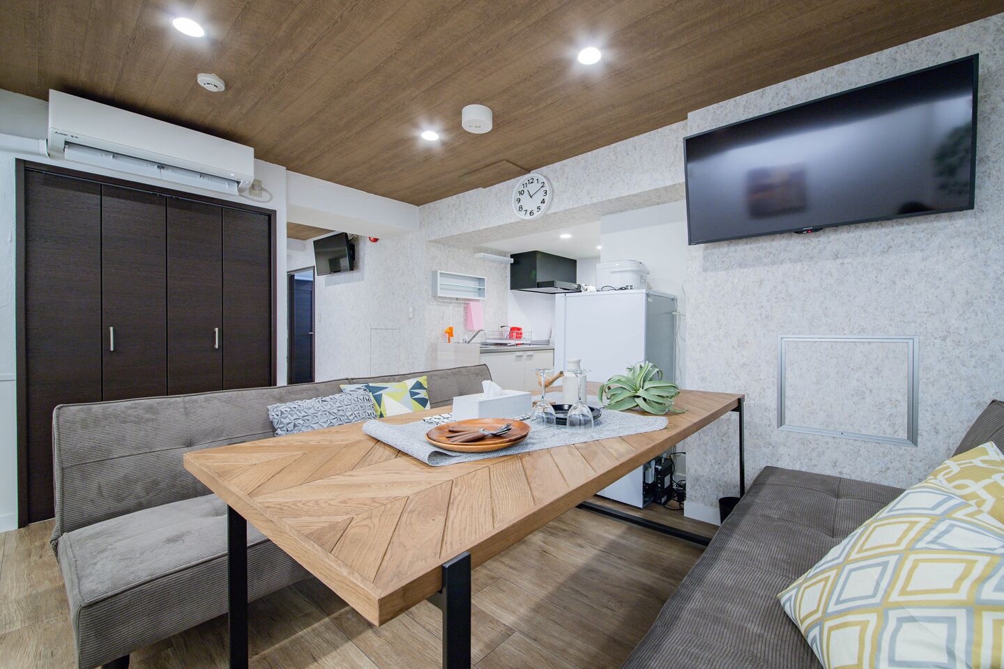 Apartment | Living area | Flat-screen TV