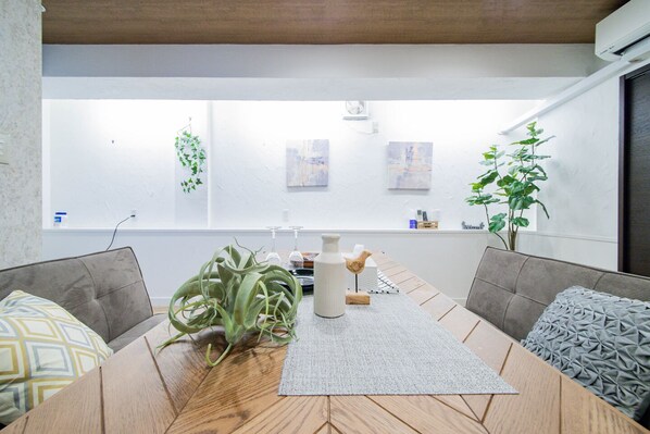 Apartment | Living area | Flat-screen TV