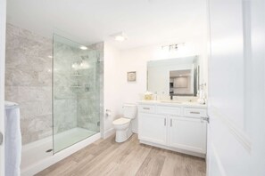 Shower, hair dryer, towels - Premier Ocean View Corner Condo (850S.F.) (Plymouth)