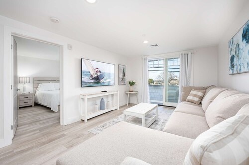 Premier Ocean View Corner Condo (850S.F.)