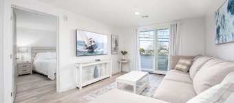 Premier Ocean View Corner Condo (850S.F.)