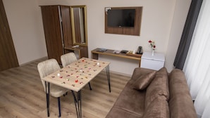 Family Studio Suite | Minibar (some free items), in-room safe, blackout drapes, soundproofing - Hotel Mount Ararat (Istanbul)