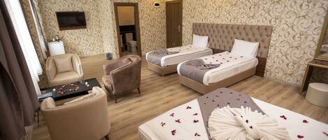 Family Studio Suite | Free minibar items, in-room safe, blackout curtains, soundproofing