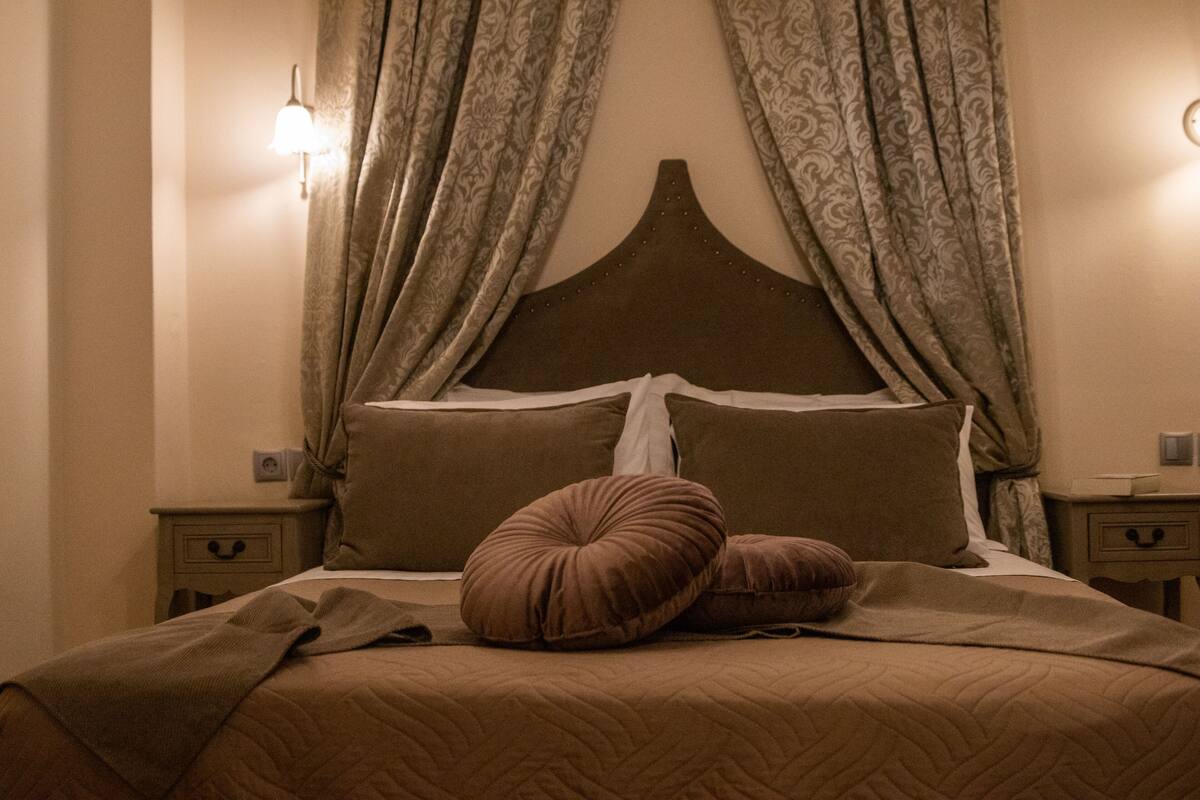 Deluxe Double Room | セーフティボックス (室内)、ノートパソコン用作業スペース、防音設備、アイロン / アイロン台