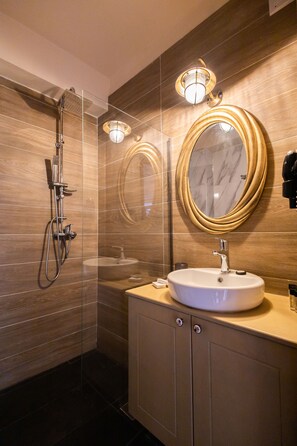 Standard Double Room | Bathroom | Free toiletries, hair dryer, slippers, towels